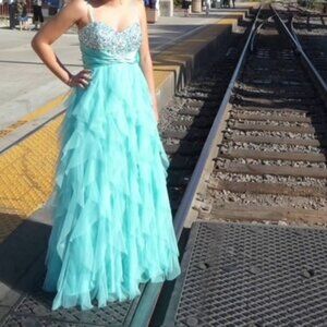 Masquerade Aqua Beaded David Bridal size 5/6 Corset Strapless Gown Tulle Ruffles